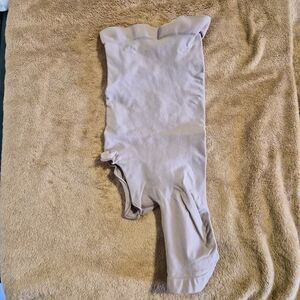 Skims Shapewear One Leg
